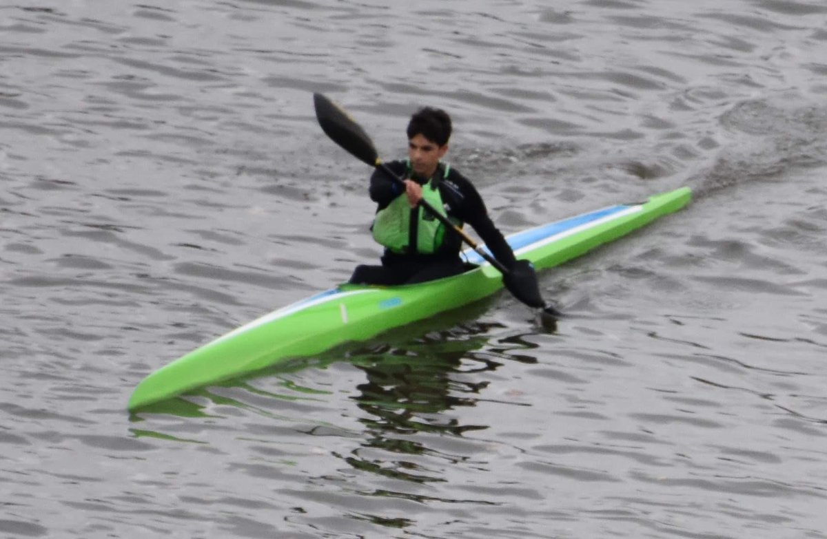 helenfilipe's tweet photo. Even though temperature has dropped to only 2 degrees celcius, it has not stopped Mississauga Canoe Club athletes from training on the Credit River. 📷@snookinpickerel #portcredit #wepaddle #kayak #training #GoMissyGo #mississauga https://t.co/4z9TdOCEfz