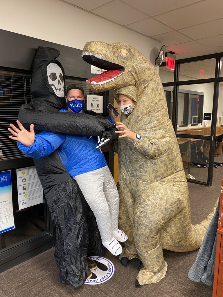 lvrecruits's tweet photo. Happy Halloween #USD453 staff and students! Have a fun and safe weekend๐ https://t.co/rNCSviUIUr