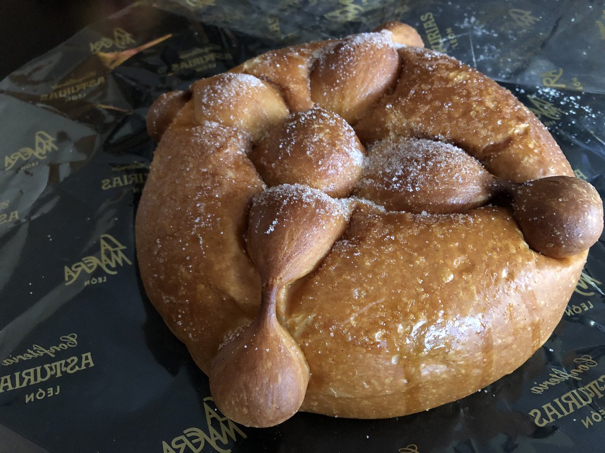SofyLeon's tweet photo. Qué rico el pan de muerto de @Confitasturias @LaGourmandise_! 😋 https://t.co/lFxwzXvg6A