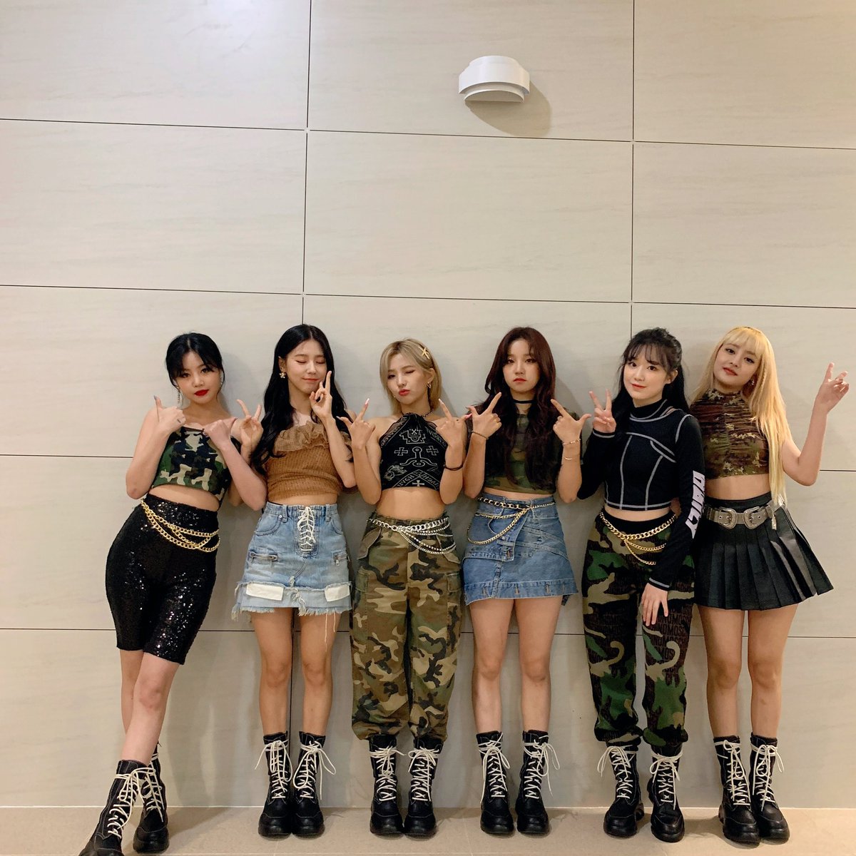 official_i_dle's tweet photo. [📸] 20201031 @ #2020KMDF

10월의 마지막 날은 네버랜드와 함께 KMDF에서!🚙🚗
오랜만의 #LATATA 무대부터 #덤디덤디 까지!💃
응원해줘서 감사해요 네버랜드❤💜

#여자아이들 #GIDLE https://t.co/o9imJQtmdK