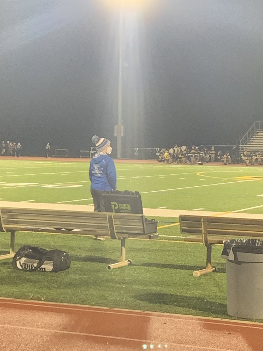 senoraznbc's tweet photo. One more year buddy.... 💪🏻🏈#greyhoundforlife @HoundsGridiron @NBC_Athletics @TEACHERCOACHZ https://t.co/vsMveRVI9K
