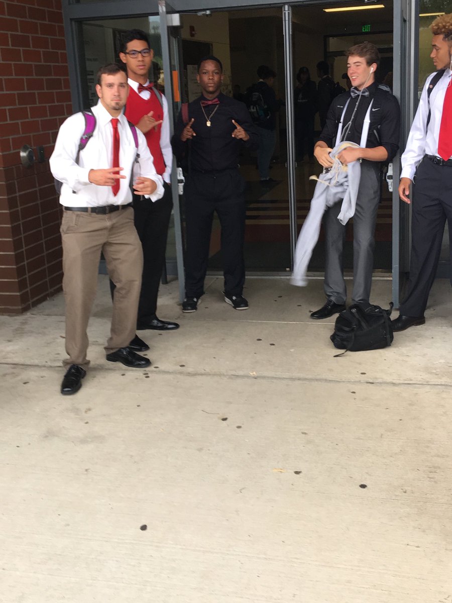 Been up since 3am thinkin about my guy ⁦⁦⁦⁦⁦<a href="/_splashkp/">KP💲</a>⁩ I only got KP for 1 year but he left a lasting impression. This is KP and the boys holding the door open welcoming students to the U on a game day. Rest in Love young man.  U will b remembered.