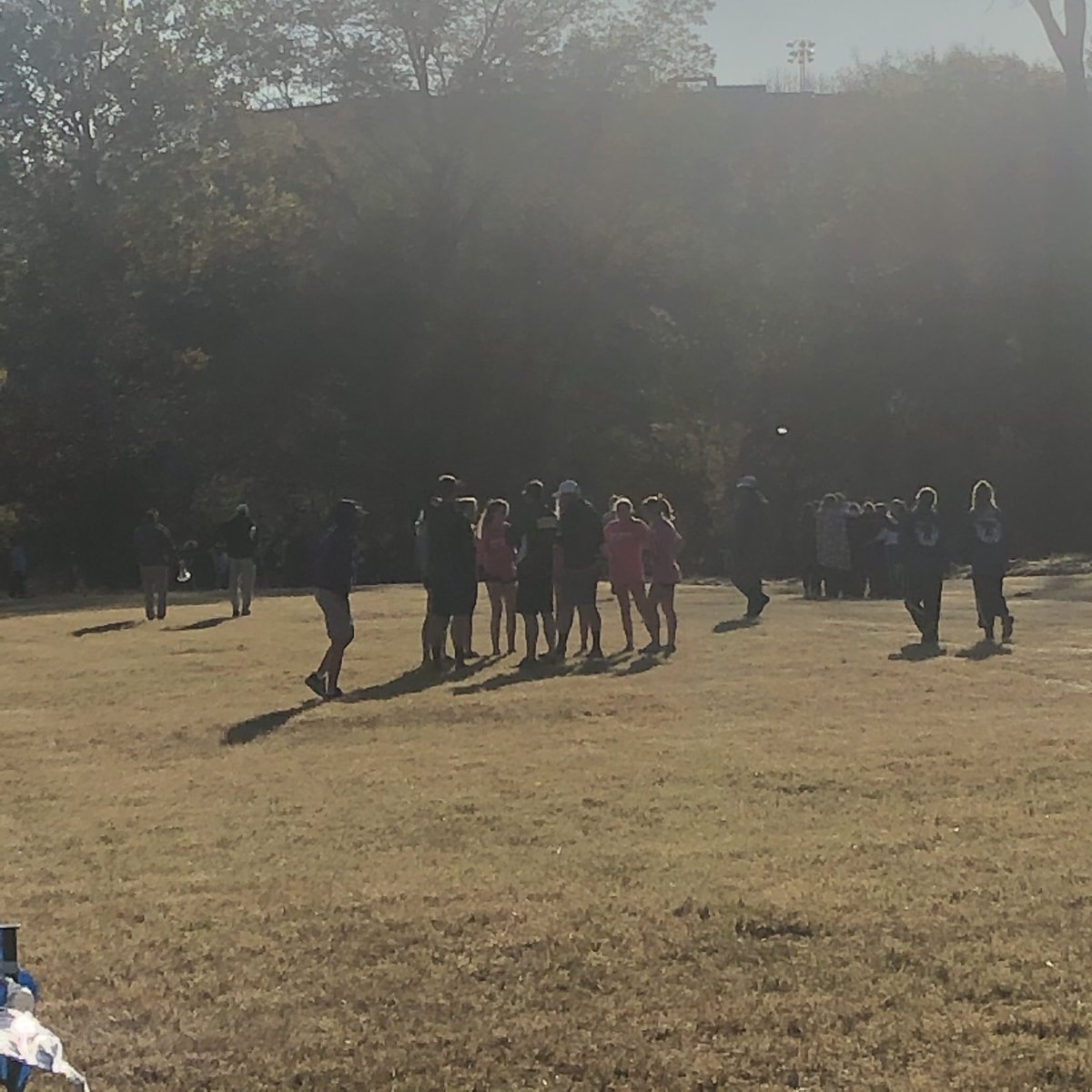 TheWoodWelder's tweet photo. I promise you that’s coach Blackburn and the #RBXC girls team getting last minute instructions before the C5D4 race. Sun not really cooperating with my photography. #RockBridgeRocks https://t.co/He9rtcDXwC