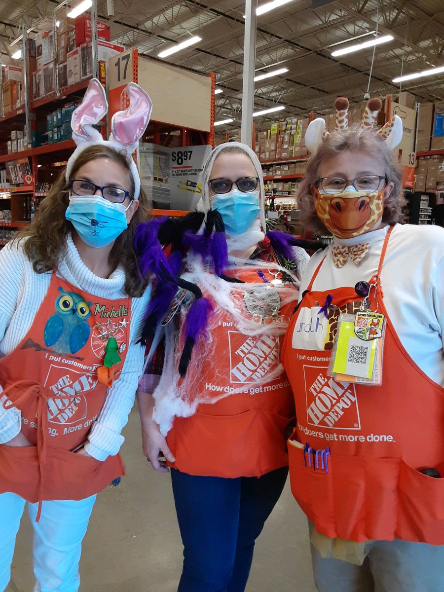 Cashier Halloween fun at 2728 <a href="/HomeDepotKzoo/">Home Depot Portage</a> @ELoichinger @kathyraglin840 <a href="/fieldschris2016/">Chrisfields</a> <a href="/MrsShay27/">Shay M💚</a> <a href="/ArdiYoung13/">Ardith Young</a>