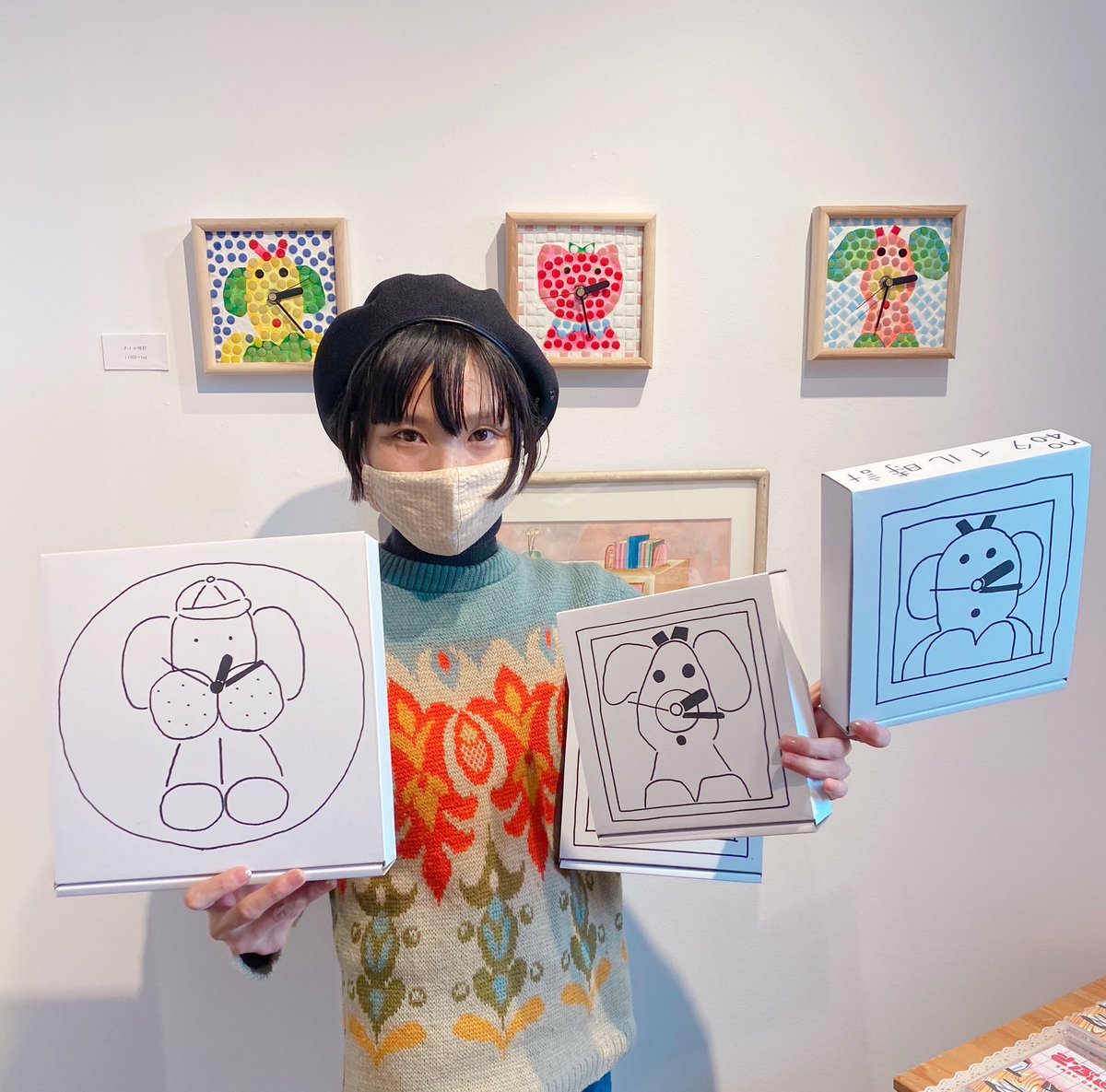 時計とチャミフレンズ、KAHOさんのぬいぐるみ用の箱を急遽買いに行き、それならと思い箱絵職人をしました。シャカシャカシャカシャカうるさくてすみませんでした?‍♂️お気軽に話しかけてください。明日も箱絵職人やってます。#さぶ展
https://t.co/U0lT7S8NeP 