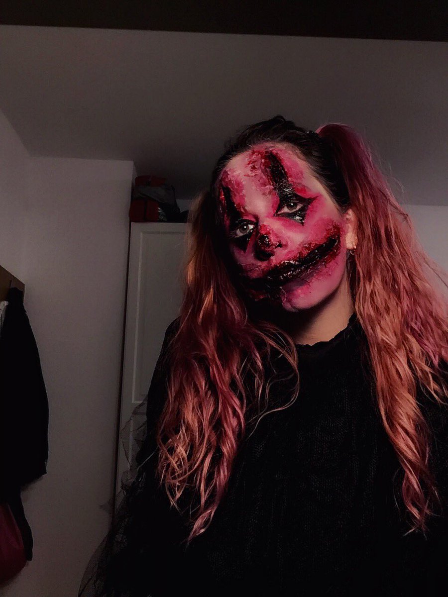 germaanne's tweet image. TW | fake blood
-
-
-
here’s my submission for the #LPCostumeComp #LPMakeUpComp!
This took me forever to do, so I hope y’all like it! I decided to a bit more scary version of @LiamPayne clown make up! 🤡 

Can’t wait for #TheLPShow tonight! 🎃