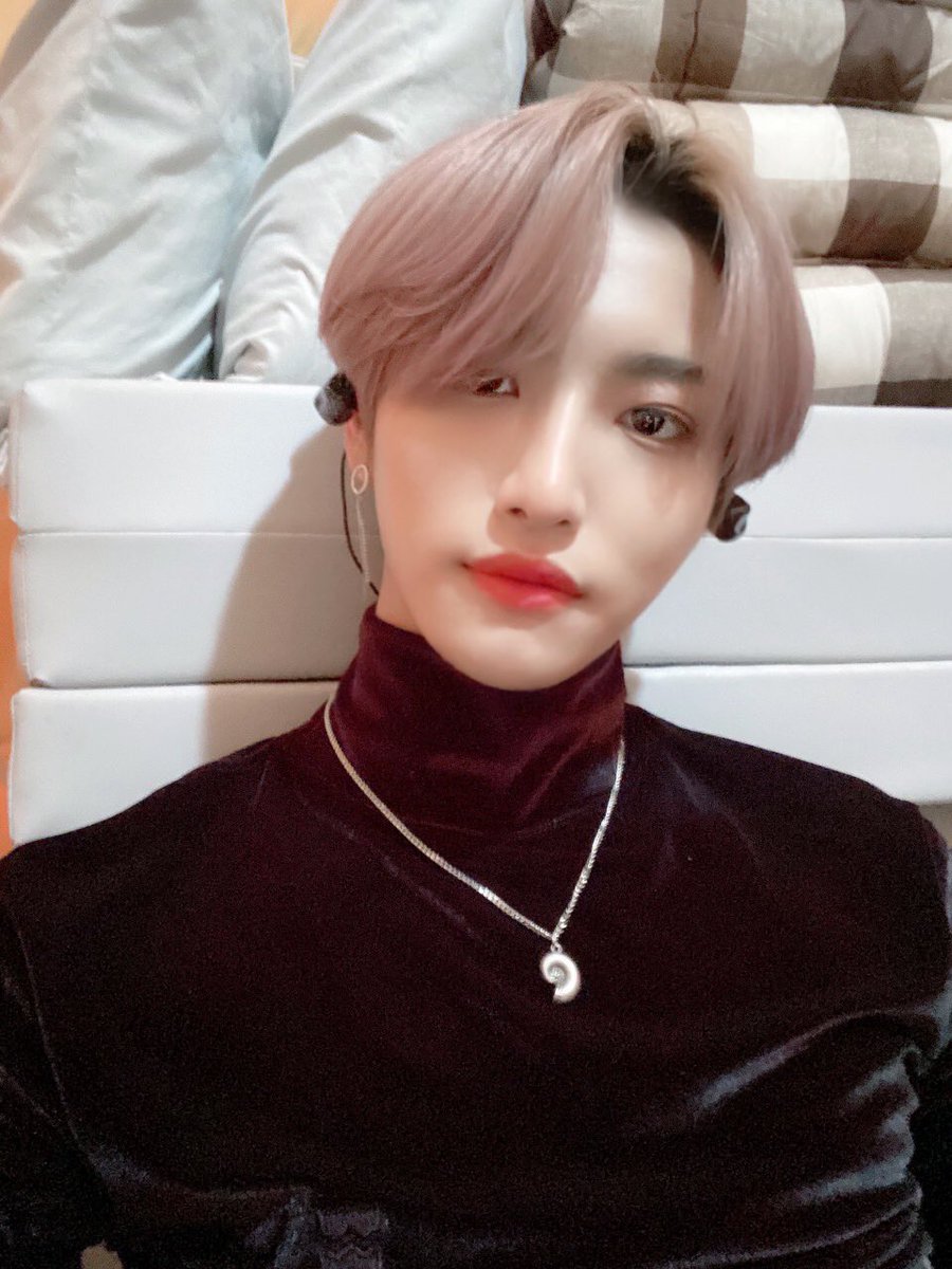 SeonghwaFR's tweet photo. TWITTER | 31.10.20
→ @ATEEZofficial 

"[#SEONGHWA] Vous avez travaillé dur aujourd’hui aussi~"

🇫🇷 SeonghwaFR https://t.co/xdr6DLaNBr