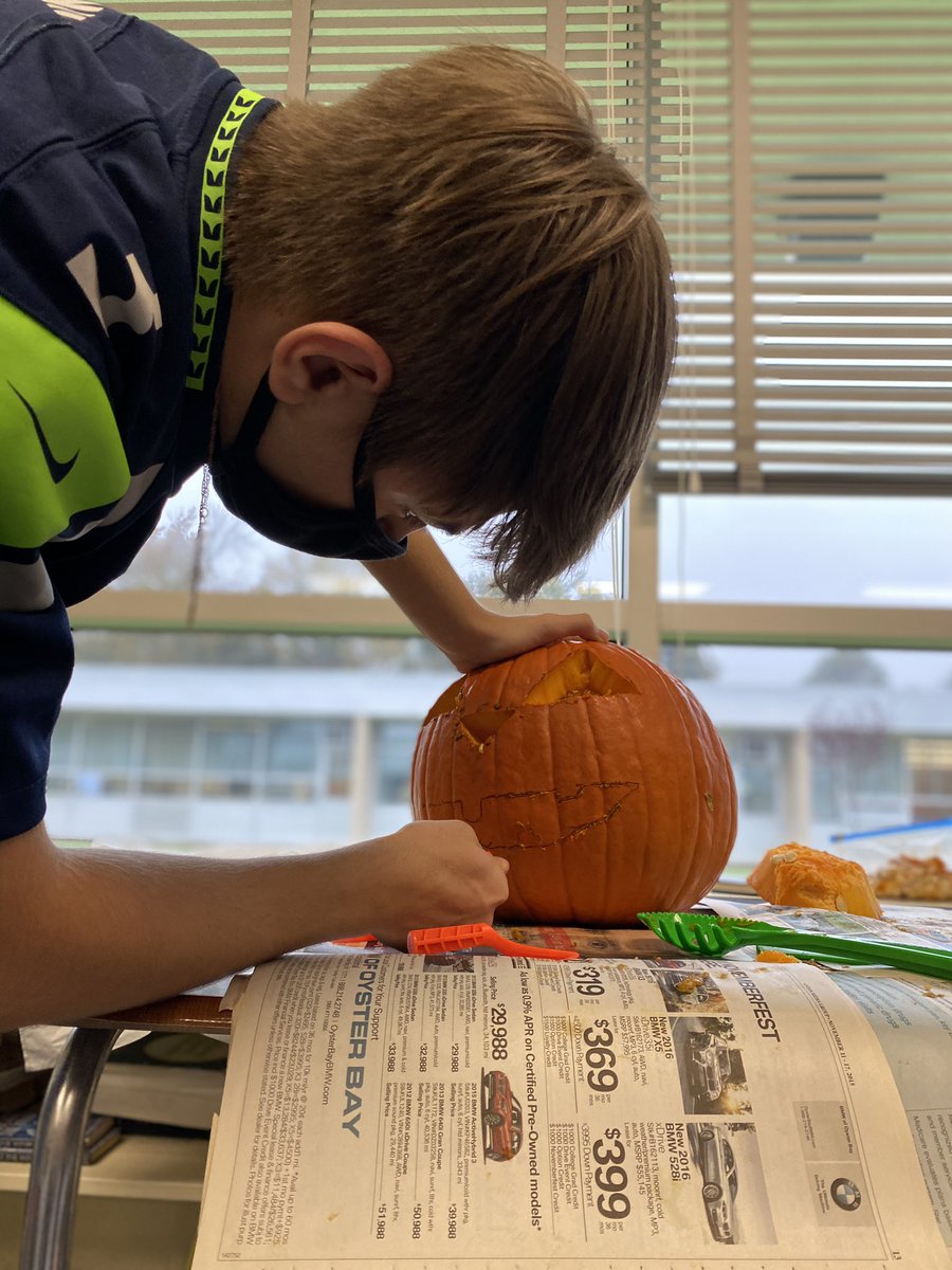 mikekleba's tweet photo. this is how I teach writing 
in October 🎃
#school #shouldnt #suck https://t.co/3yMU2TWQ5f