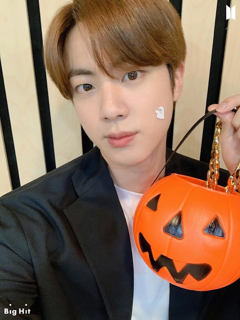 hey_seokjin's tweet photo. halloween whit seokjin🐹💜💜 https://t.co/8ydeeA0oND