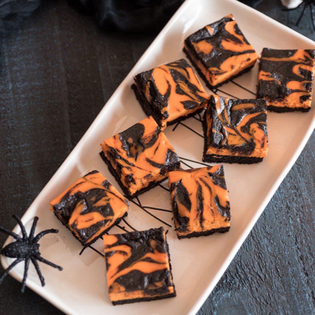 Trick or treat yourself this halloween 🎃👻🕷

For these fun halloween recipes and more, head over to hamiltonbeach.ca/recipes or check out <a href="/HamiltonBeachCA/">HamiltonBeachCA</a>.

From left to right ➡️: Halloween Candy Corn Popcorn, Caramel Apples, Marshmallow Pops and Cheesecake Brownies 🤩
