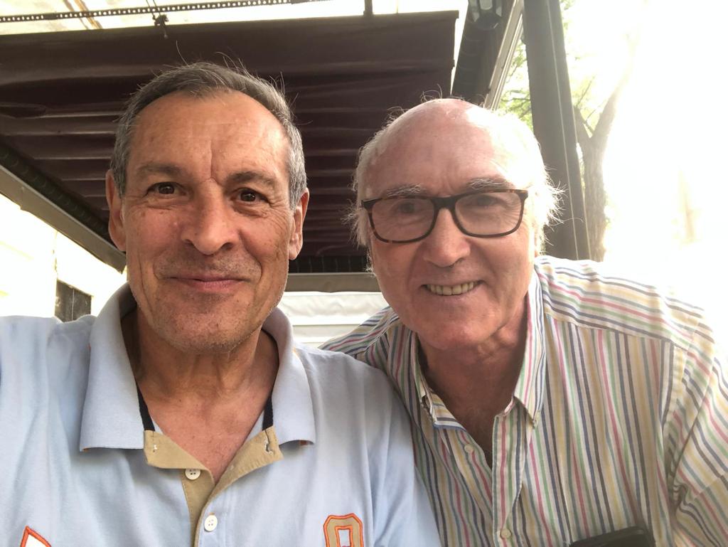 danykatiuskas's tweet photo. @MovistarRugby Saludos desde la sede del @mareantes a @ManoloMoriche y Felipe Blanco, internacionales españoles, este último, integrante de la primera plantilla del Mareantes Rugby Clube allá por 1988. Veo victoria de Escocia con la vuelta de Finn Russell #ÚneteALaMelé https://t.co/Ez3YujS9GN