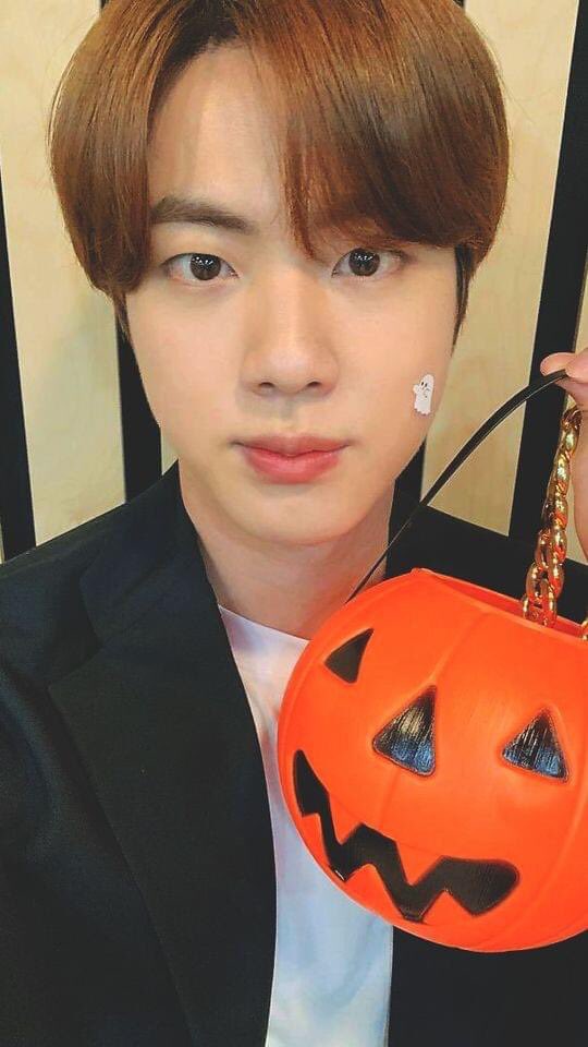 JinnieBR's tweet photo. happy halloween👻🎃 https://t.co/lEjXCQrgrA