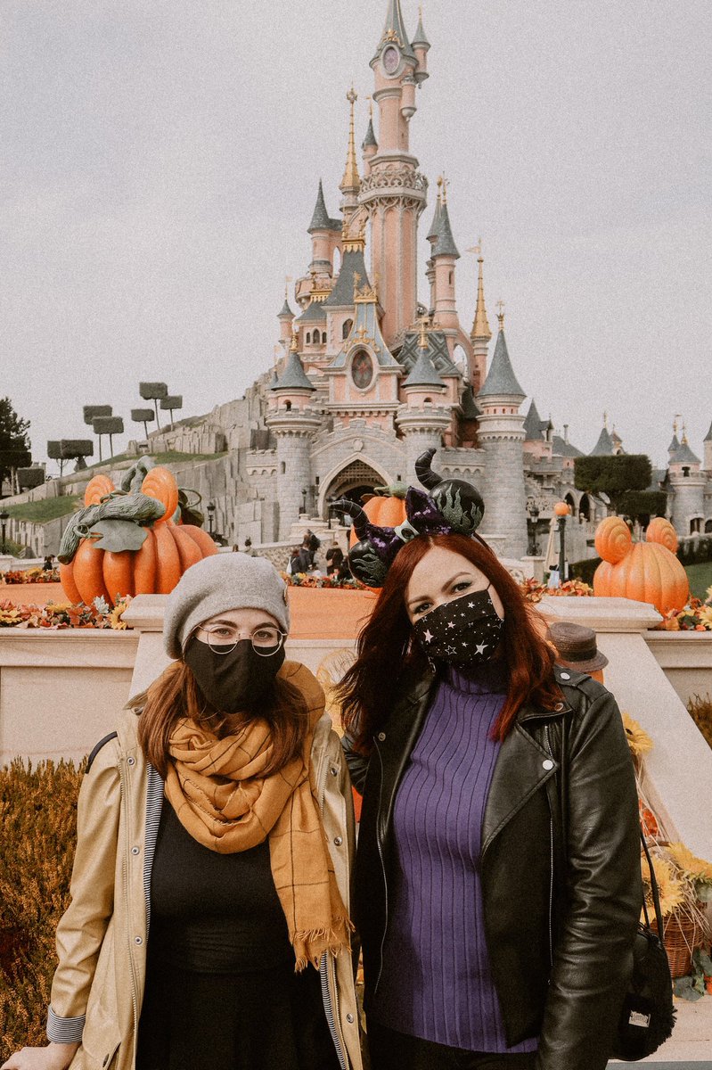 lifewithoxy's tweet photo. Des petits #disneybound, des journées en trop chouette compagnie (@Catmentean 👋) et beaucoup de joie, à chaque visite. Merci @DisneylandParis #MagicNeverStop https://t.co/qkeiIPJSaE