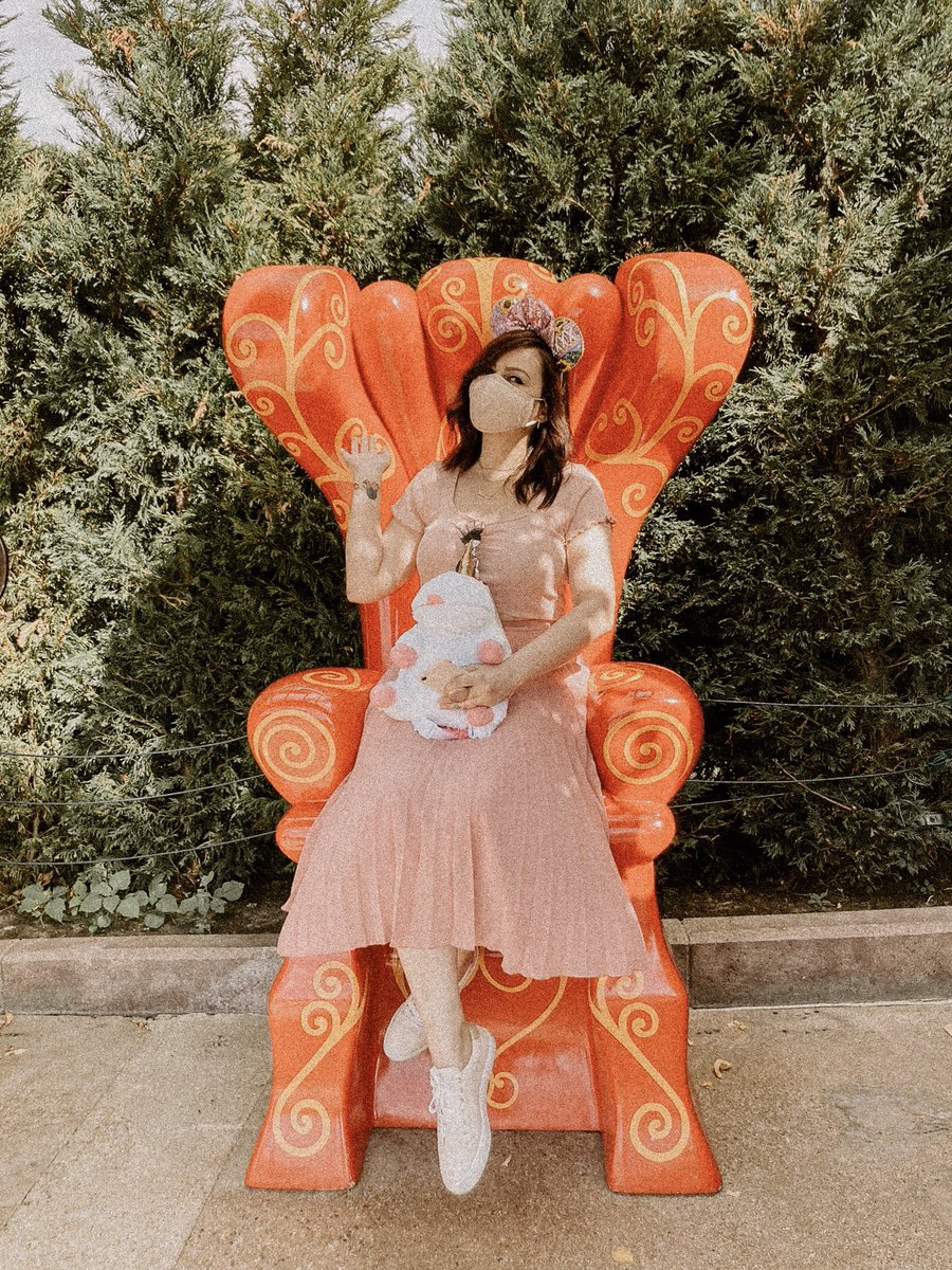 lifewithoxy's tweet photo. Des petits #disneybound, des journées en trop chouette compagnie (@Catmentean 👋) et beaucoup de joie, à chaque visite. Merci @DisneylandParis #MagicNeverStop https://t.co/qkeiIPJSaE