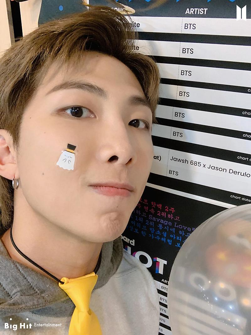 BTS_twt_KnJoon's tweet photo. 사탕 안 주면 장난칠 겁니다!!!😈👿
#Halloween2020 https://t.co/3U5evcsJ0x