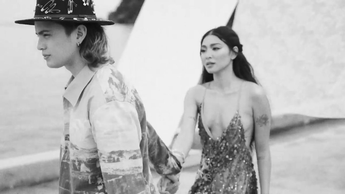 lustrousCal's tweet image. I give myself permission to forge my own person.

I give myself permission to love myself.

I give myself permission to trust my own vision.

I give myself permission to be one with others.

I give myself permission to follow my dreams.

 #NadineWDVisualAlbum