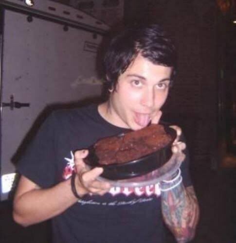 HAPPY BIRTHDAY FRANK IERO U CRAZY MOTHERFUGGER 
