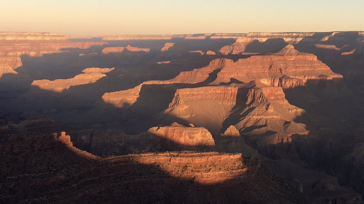GrandCanyonNPS's tweet photo. Good Morning 🌞 from Grand Canyon National Park on this Halloween Full Moon Saturday, October 31, 2020. We hope your weekend is off to a great start.  #Arizona #BlueMoon   #GrandCanyon #Halloween2020 https://t.co/z9mIfqWAeQ