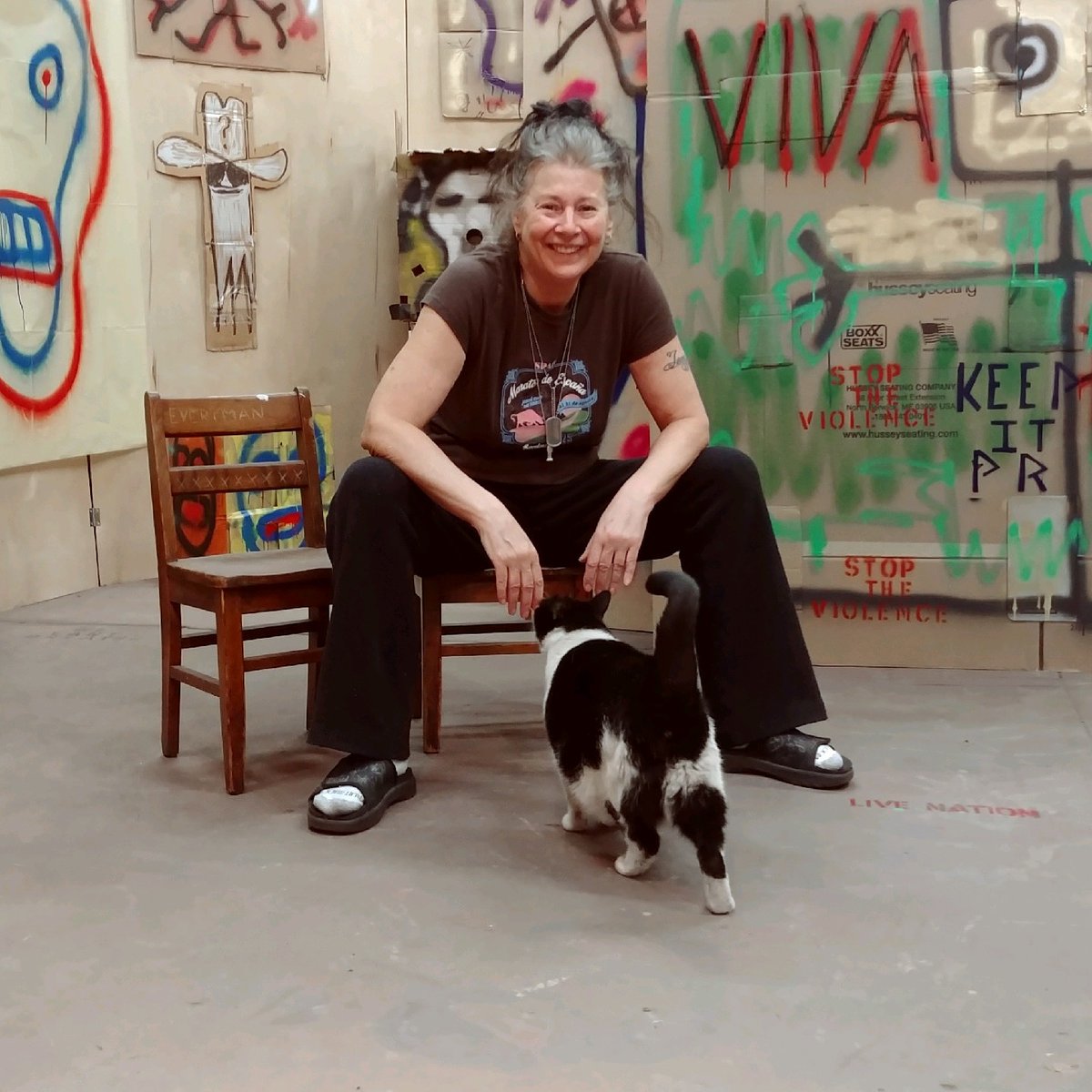 anthonygraffart's tweet photo. #AnthonyCandKarenM #artiststudio #Philadelphia #gato #SaturdayThoughts https://t.co/9Hl0Okl3Dz