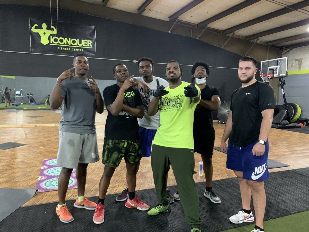 SplackDoubleD's tweet image. It’s usually not a good thing when I got on the Black Gloves! Somebody got Bodied!