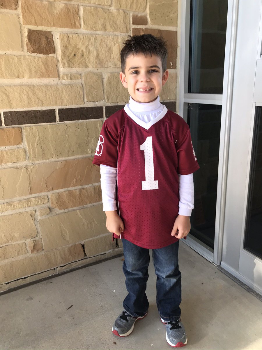 maggie_schott's tweet photo. Rocking’ the Red, White, &amp; Blue for #RedRibbonWeek2020 🇺🇸 ♥️🤍💙 #StandfordCardinals @TWEHowl #TWEHowl https://t.co/lEkFAzjoBW