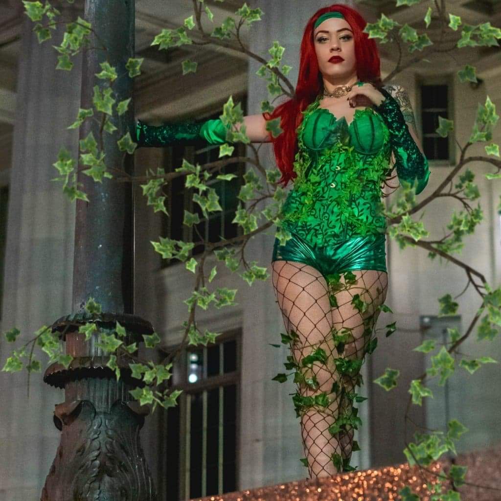 🌿"You seem to have me confused with some warm-blooded damsel in distress"🌿
💋Poison Ivy💋
.
.
.
📸: @mijares_productions
.
.
.
#cosplay #dc #dcuniverse #cosplayer #cityphotography #cosplaybabe #poisonivy #poisonivyedit #poisonivycosplay #cosplayphotography #halloween