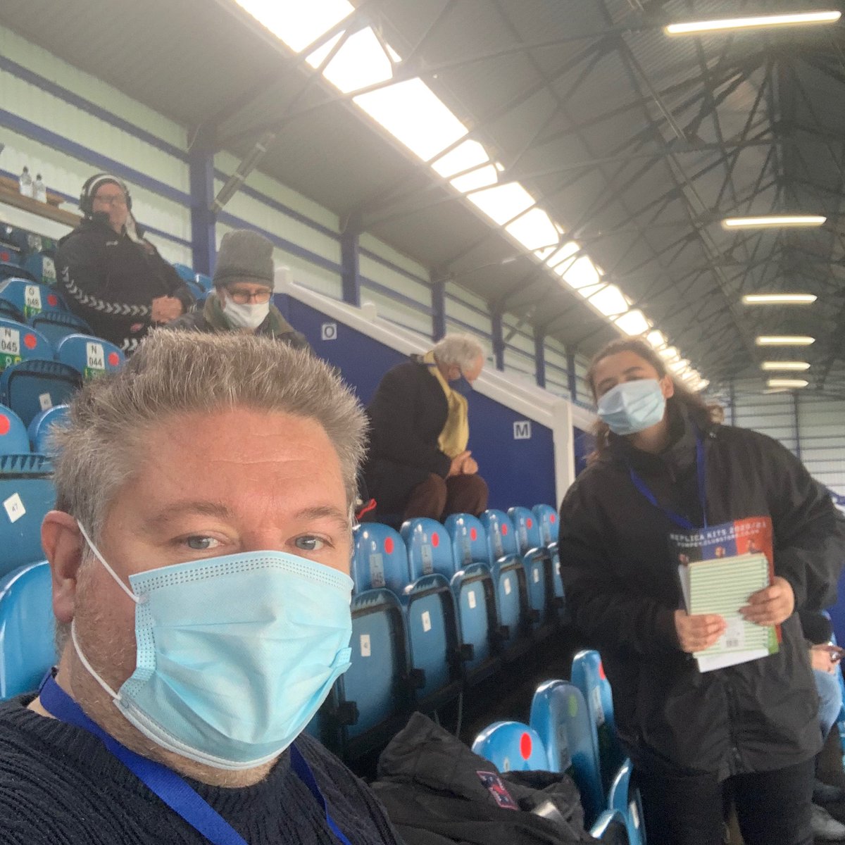 marcwebber's tweet photo. At Portsmouth for Final Score and look who turns up.
Have you got a pen I can borrow to make notes?
😂Never change @Dayna_Richman! https://t.co/Kdgj451BDl