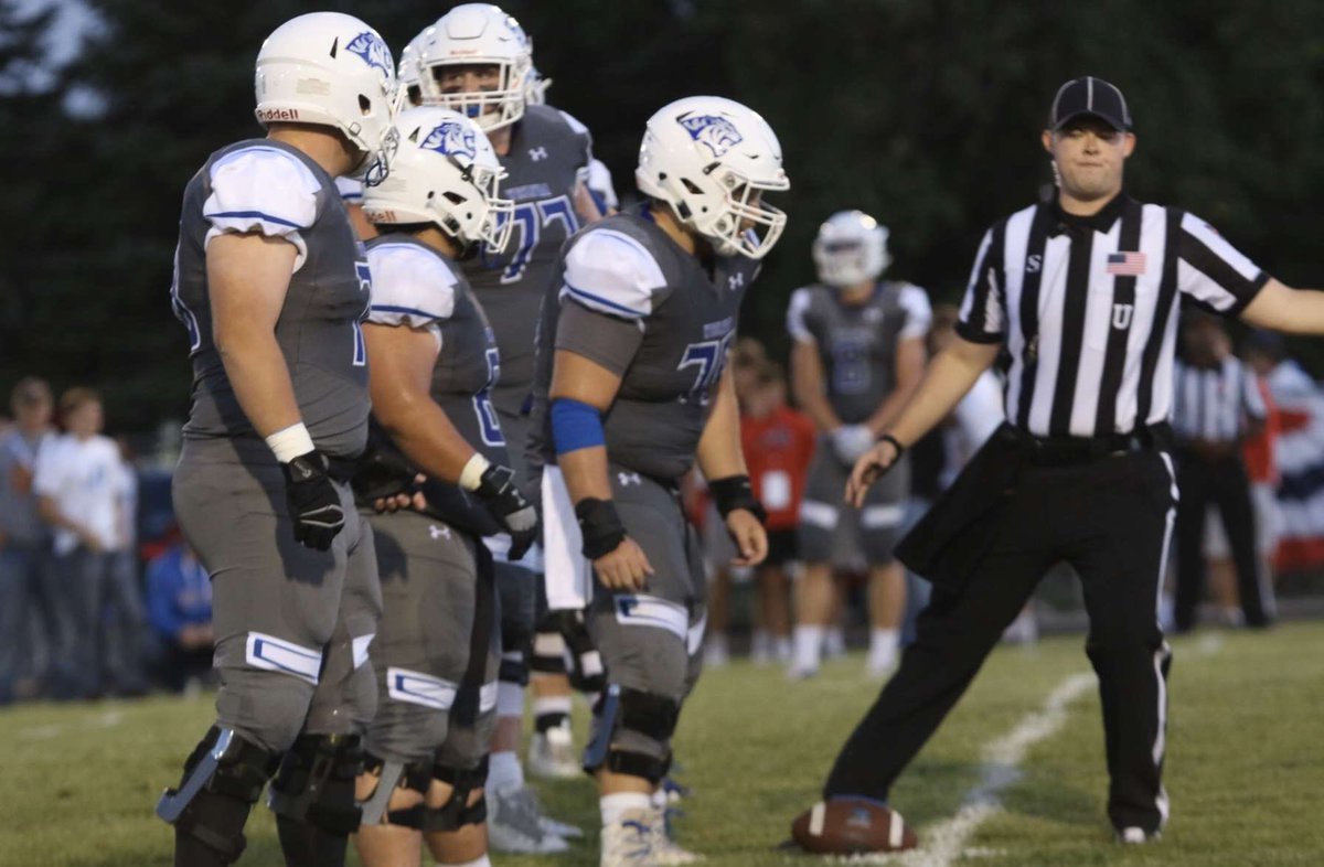 ZRyherd75's tweet image. Good luck to my boys and the alma mater @dwtigerfootball! #BleedBlue #3Rules Time to clock in!! Senior Victory