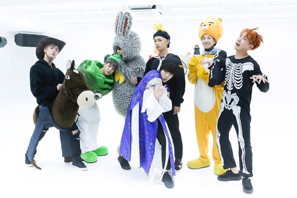 twinklykoos's tweet photo. bts spending the halloween together thru the years 🎃 https://t.co/ZSnoOgEJXi