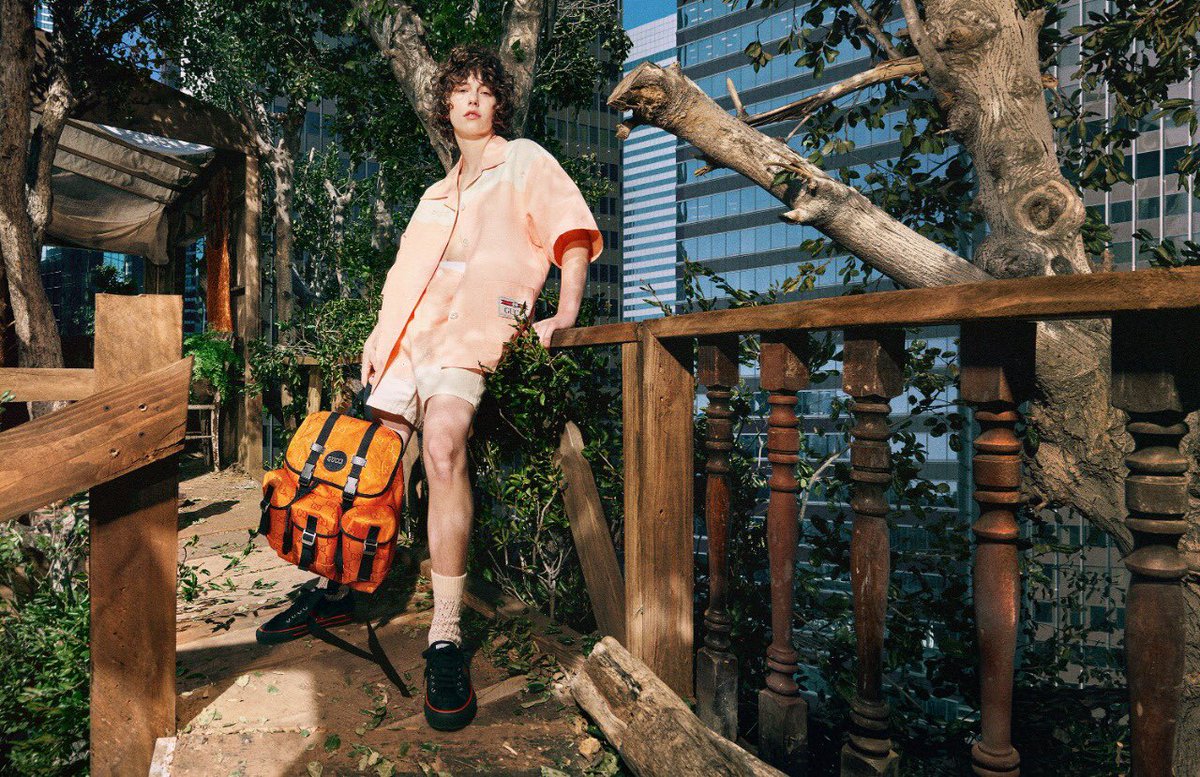 ElEspectac's tweet photo. La colaboración más esperada del año: Gucci x The North Face. ✨
Por @jjjjjjjuliaa 👈 https://t.co/SaZYAVR51j https://t.co/DGt81HPrPe