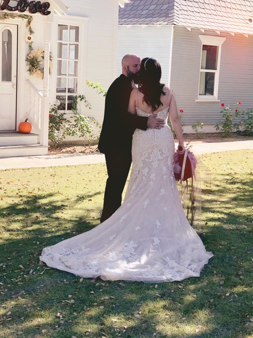 What a whirlwind day. So happy. Can&rsquo;t wait to get the professional pictures back in a few weeks. https://t<a href="/tag/fullglamfriday"class="tags"><span>#fullglamfriday</span></a>