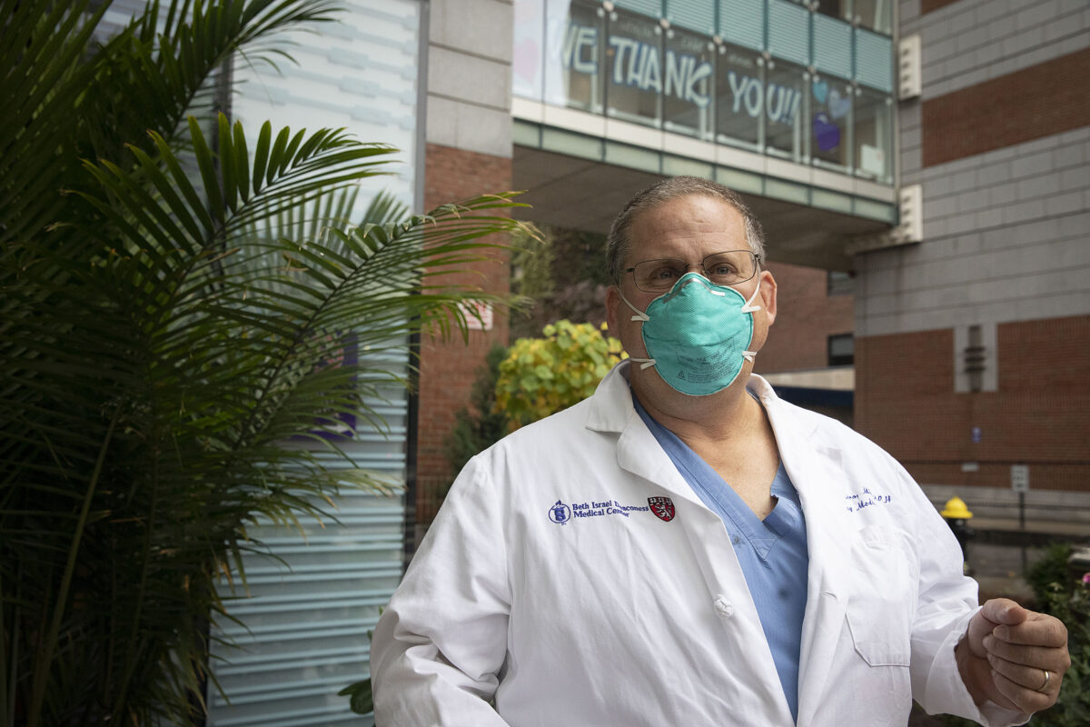 Excellent! Thanks! @harvardmed
Researchers at @BIDMCHealth are testing a repurposed antiviral AIDS drug for at-home COVID-19 treatment during first days of symptoms in hopes of slowing virus & heading off hospitalization, intensive care and death! #HIV
https://t.co/0fjc15IhFP https://t.co/oT14Hd0cZi https://t.co/jjxdHPUm21