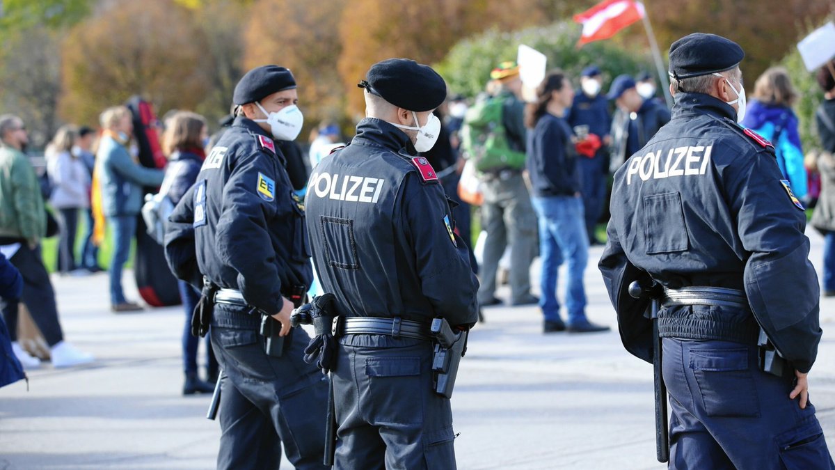 Kronen Zeitung On Twitter Wien Nur Etwa 200 Teilnehmer Bei Anti Corona Demo Statt Angekundigten 15 000 Https T Co Wsivh2kdcr