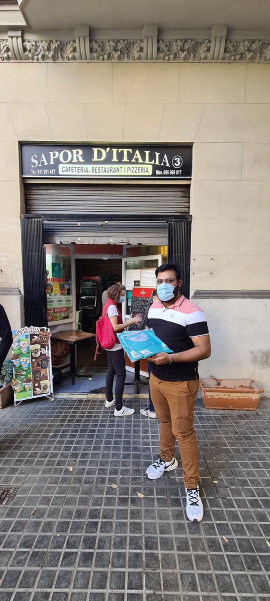 EddineBrad's tweet photo. @AutonomaRiders @Deliveroo_ES @asoriders Uno de las mejores pizzerias de Barcelona sapor d 'italia 3 y por supuesto socios @AutonomaRiders  como partners 🌇y como riders 🛵🛵🚲🚲 https://t.co/KrvRhThfrM