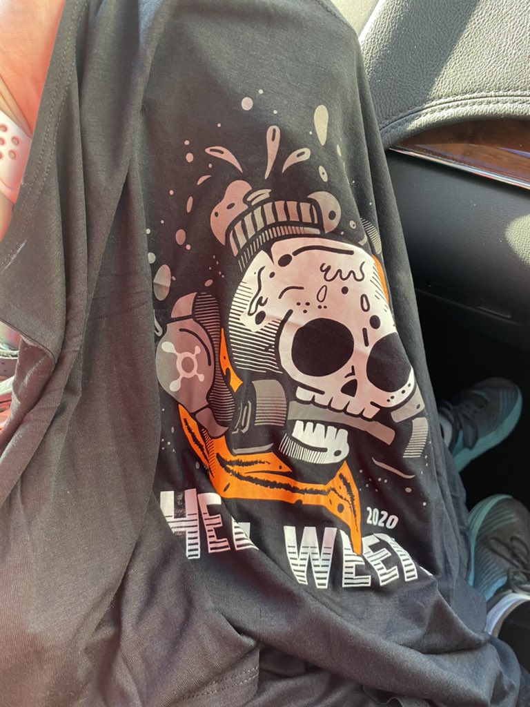 Allyson1111_13's tweet image. Got my #HellWeek2020 tank today! 💀💪🏻
