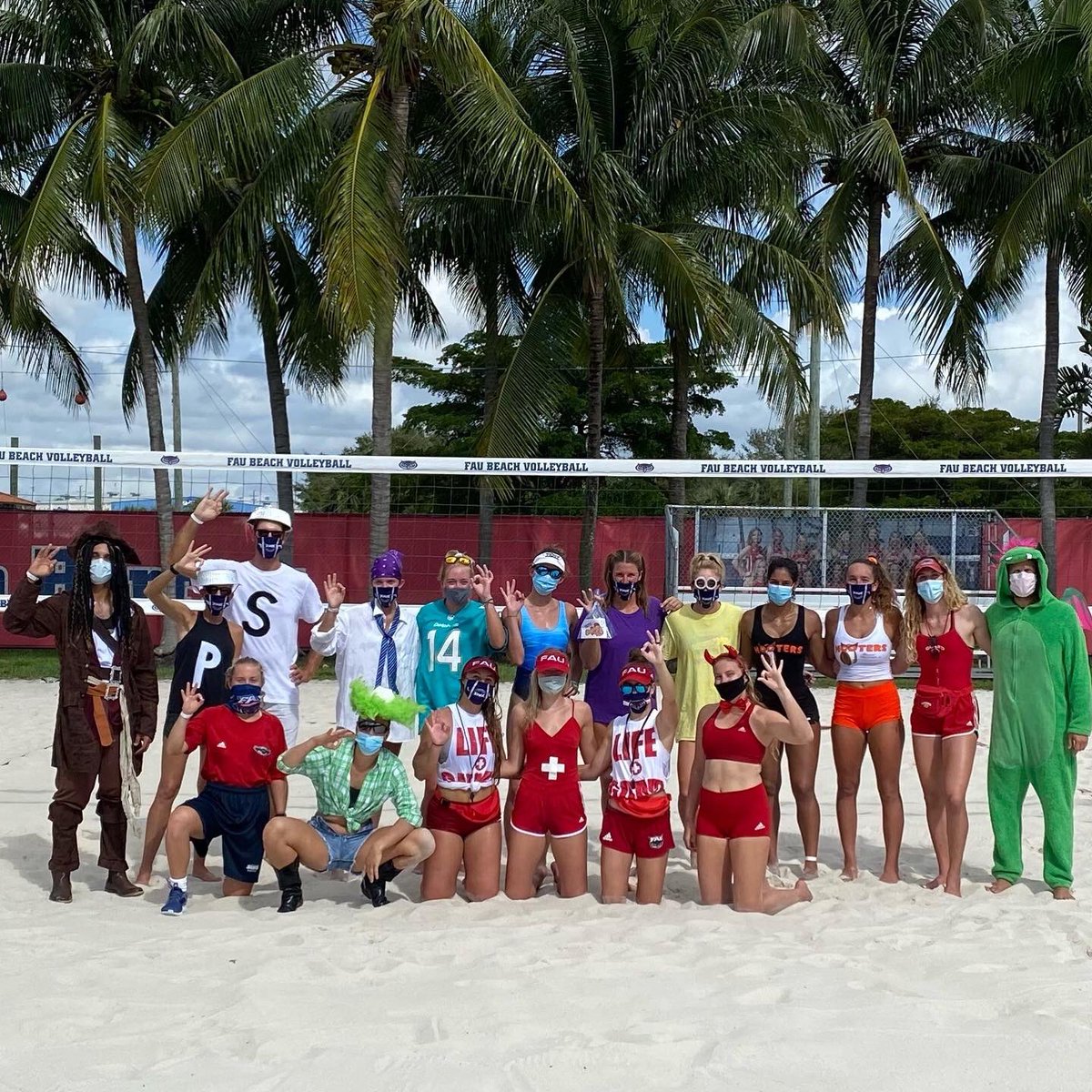 SASC_FAU's tweet photo. Happy Halloween! 🎃👻🤡👽🤖🦸🏽♀️🦹🏽♂️🧝🏼♀️🧙🏼♂️🧟♀️🧟♂️🧛🏼🧞♀️🧞♂️🧜🏻♀️🧚🏼👻🎃 check out student-athletes dressed up in their Halloween costumes #SafeandSpooky #Halloween2020 https://t.co/LpwlRW8t6i