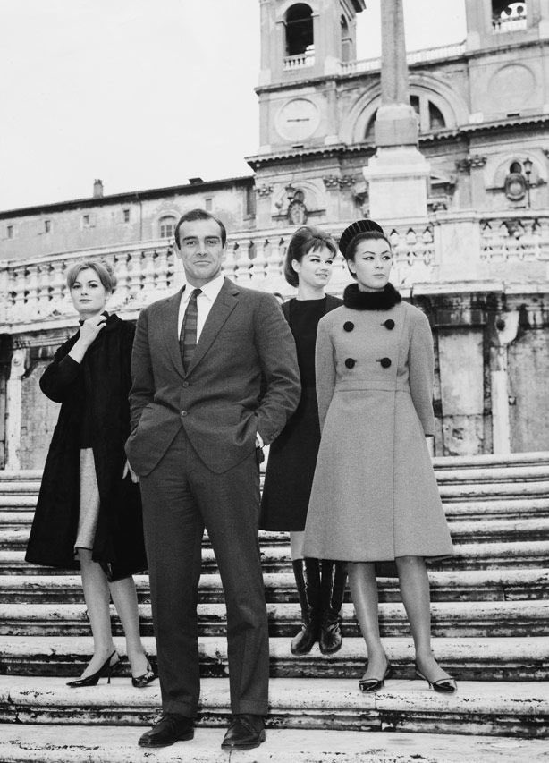 Sean Connery visiting the sites of Rome, 1963 #SeanConneryRIP #JamesBond #Roma