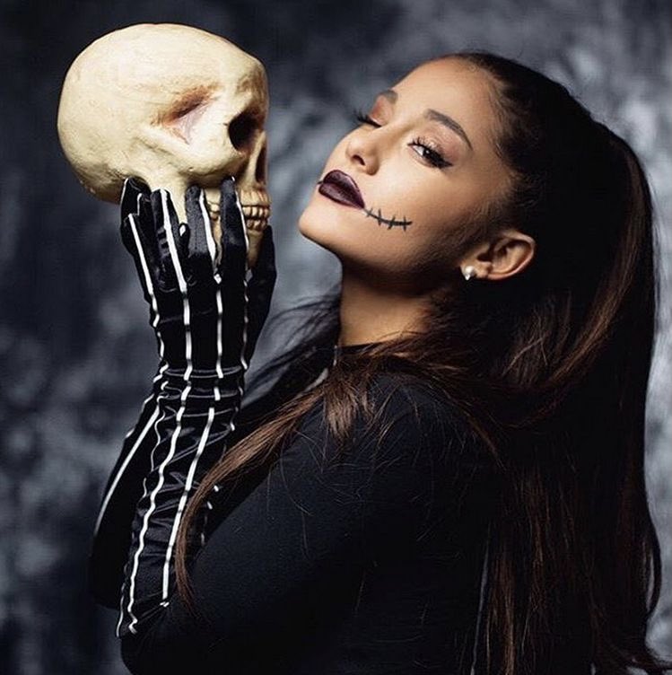 swtbuteradreams's tweet photo. happy halloween luvs 🤍🎃 https://t.co/bIqcRdZIef