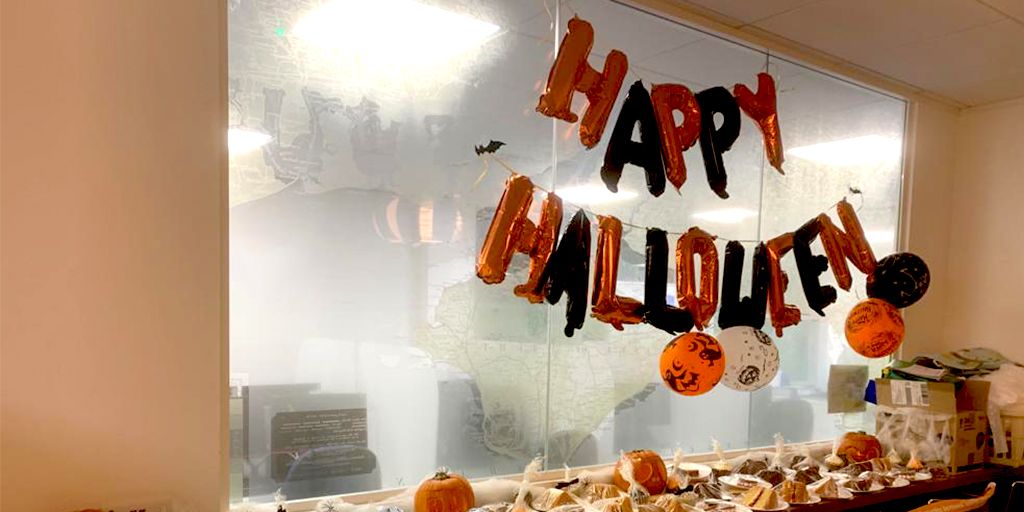 Happy #Halloween! Don't be scared, it's just #PHL staff! 👻 We love an excuse for fancy dress! 🎃 To raise money for <a href="/SandsUK/">Sands - baby loss charity 💜🧡</a> our staff #fancydress competition was this year also open to the staff's children. buff.ly/3eaHFMu
#Halloween #FancyDress #Healthcare #FunAtWork