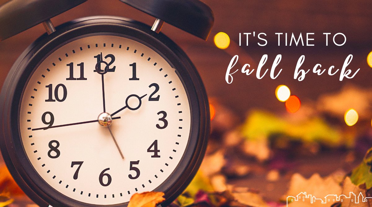 PubliqSoftware's tweet photo. β° Don't forget to turn your clocks back one hour before going to bed tonight. #DaylightSavingsTime ends at 2 AM. #PUBLIQSoftware https://t.co/BURwllZ8FB