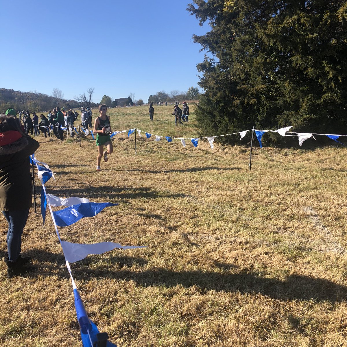 TheWoodWelder's tweet photo. #RBXC strong to the finish #RockBridgeRocks https://t.co/w5FKyiu7HS