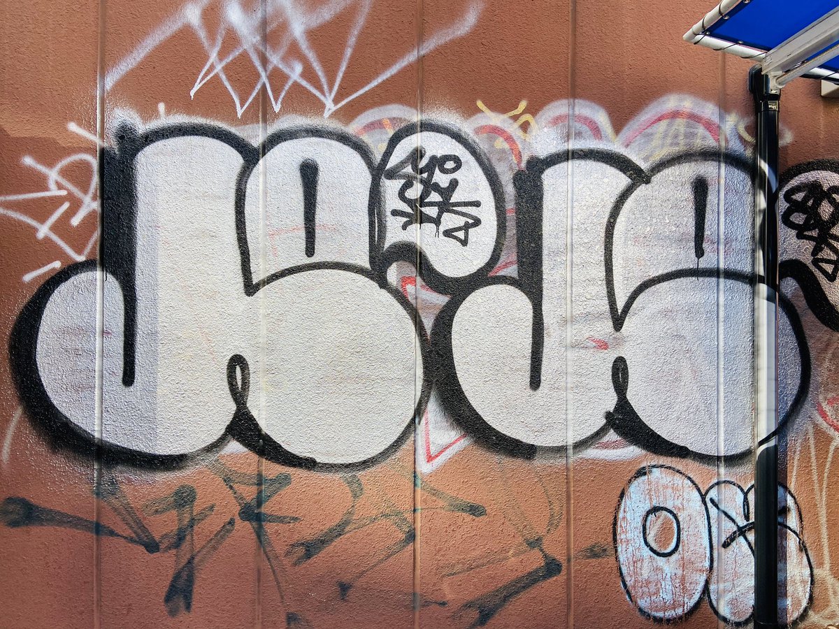 Rewall 810 0042 福岡県福岡市中央区赤坂1丁目8 23 福岡 福岡市中央区 落書き 落書きアート 福岡落書き 壁の落書き グラフィティー グラフィティーアート ウォールアート ウォールペインティング ストリートアート スプレーアート 壁画 撮影