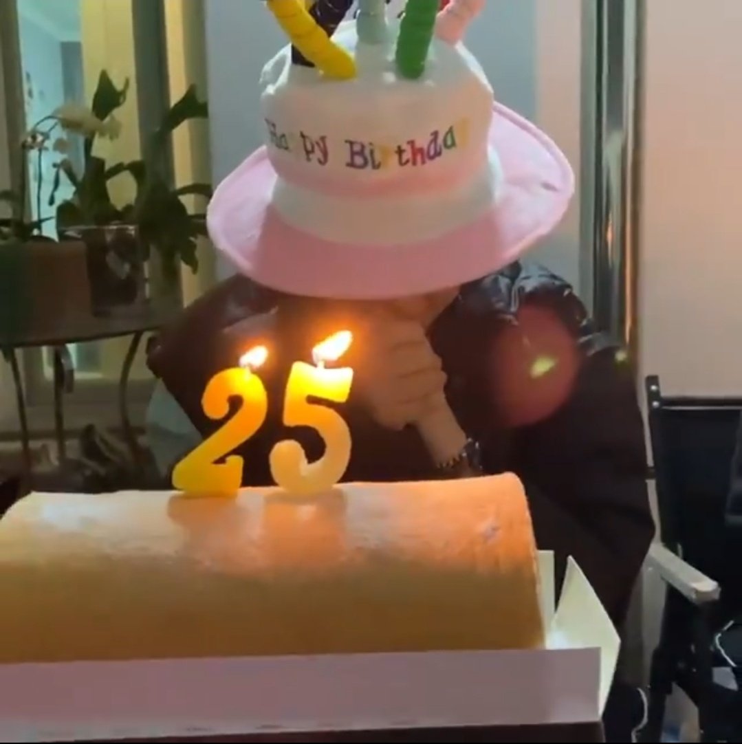 twiceshidae's tweet photo. happy birthday jeongyeon 💚🥺😭

#HappyJeongyeonDay
#OurDearestJeongyeon 
#JEONGYEON
#겨울과_함께온_따뜻한_유정연 https://t.co/MDrCqFd0b5