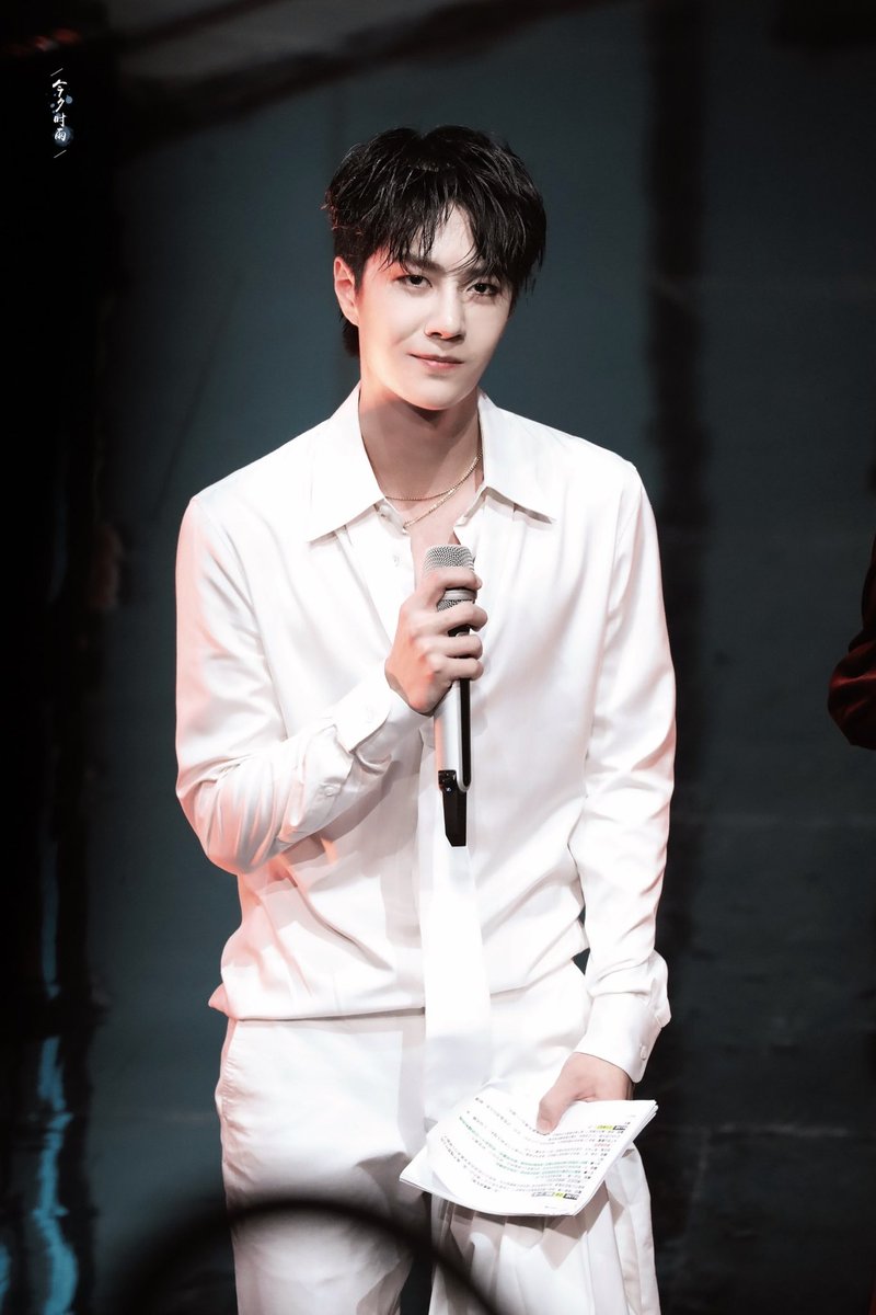 2amWangYibo's tweet photo. #WangYibo_GSF1031 #หวังอี้ป๋อ 

# 王一博这次的舞好欲 (หวังอี้ป๋อเต้นงานนี้เซ็กซี่มาก) ขึ้น Weibo Hot Search คืนนี้ที่ 5 มีคนเข้าชมมากกว่า 140 ล้านครั้งในเวลาไม่ถึง 2 ชั่วโมง‼️💥🎉😃

จะตายกับสายตาและอมยิ้มนี้ เธอมันร้ายยยยย ร้ายมากกกกป๋อ ยอมแล้ววววว https://t.co/7o3jRCyjAB