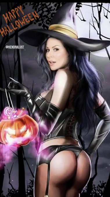 #HappyHalloween2020 #iputaspellonyou now you do as i say 😈 #TrickorTreat https://t.co/u66WA685wk