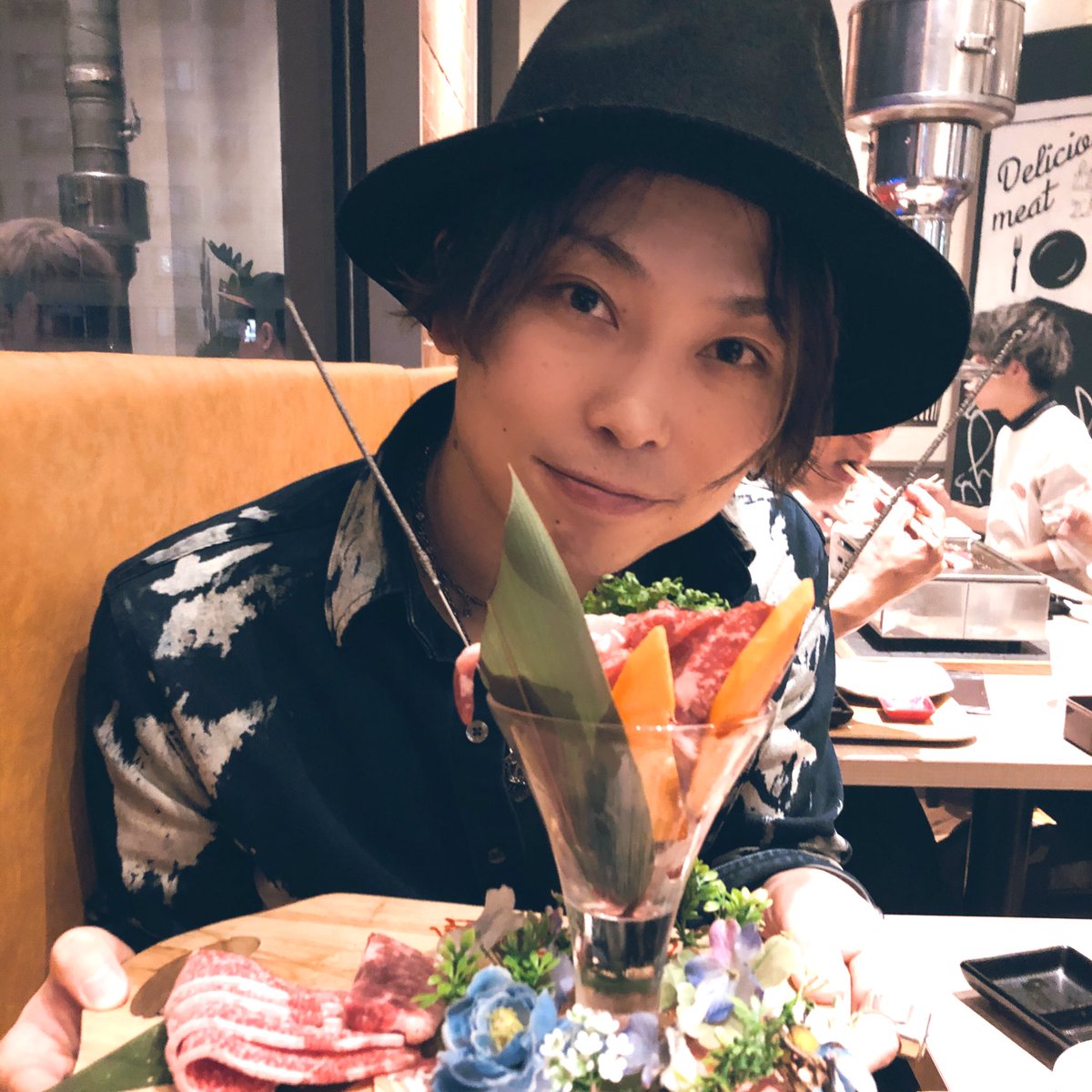 Dolton_ono's tweet photo. ハロウィン🎃&amp;誕生日🎂
無事に迎える事ができました♪
これからも表現の場と仕方を広げていけるよう頑張ります！

人生初の肉バースデイケーキww

Trick or Treat!!!!!

#ハロウィン 
#バースデー🎂
#ddb
#wasabeats https://t.co/h8WuKTWSEa