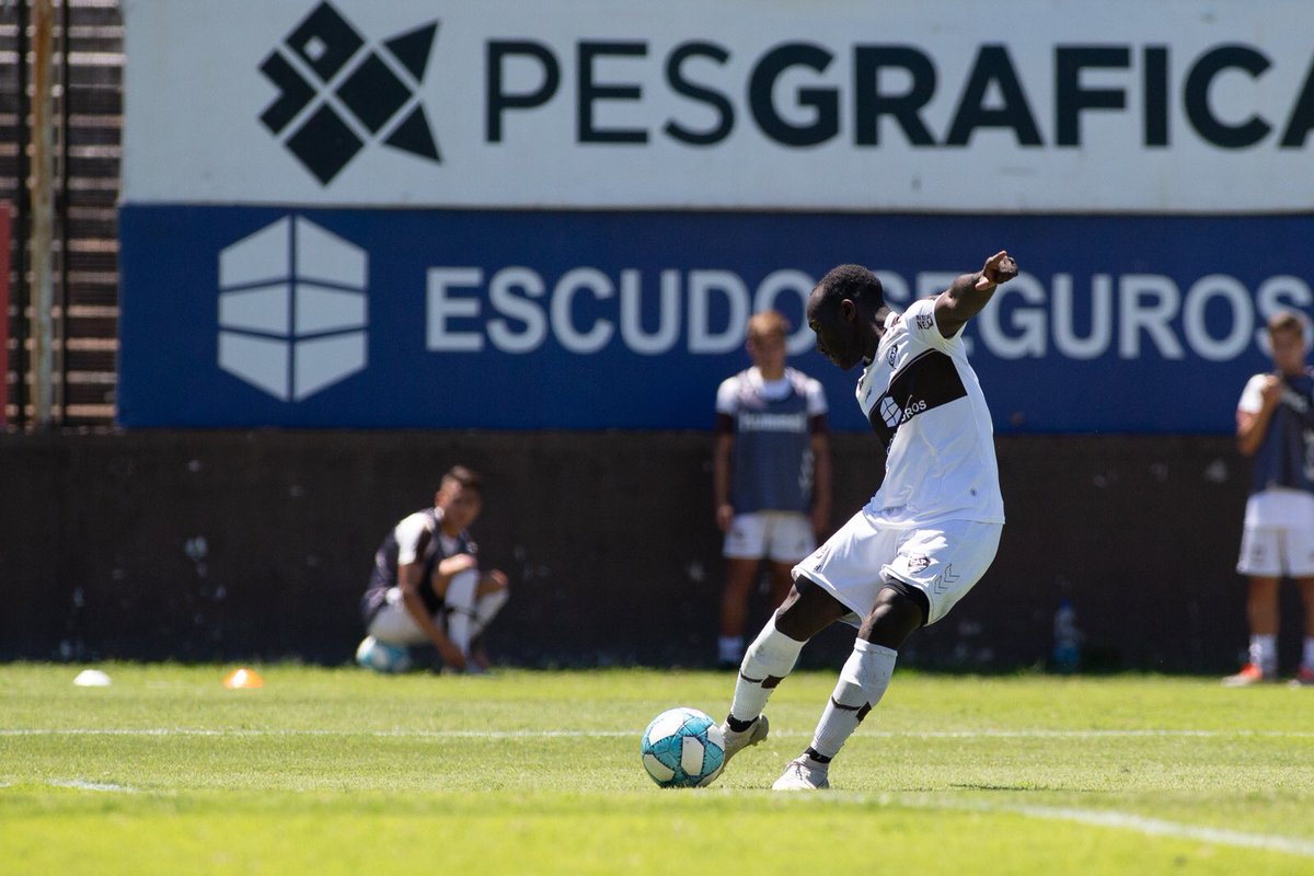 Contragolpe610's tweet photo. #Platense | Final del segundo #amistoso ganó el Calamar 9 a 0 contra #DeportivoMerlo. Goles de José Luis #Sinisterra x2, Nicolás #Zalazar, Sasha #Marcich, Facundo #Curuchet, Nadir #Zeineddin, Franco #Baldassarra, Facundo #Russo e #Ibarra. Via: Marcos Vazquez https://t.co/lOnoIUePoS