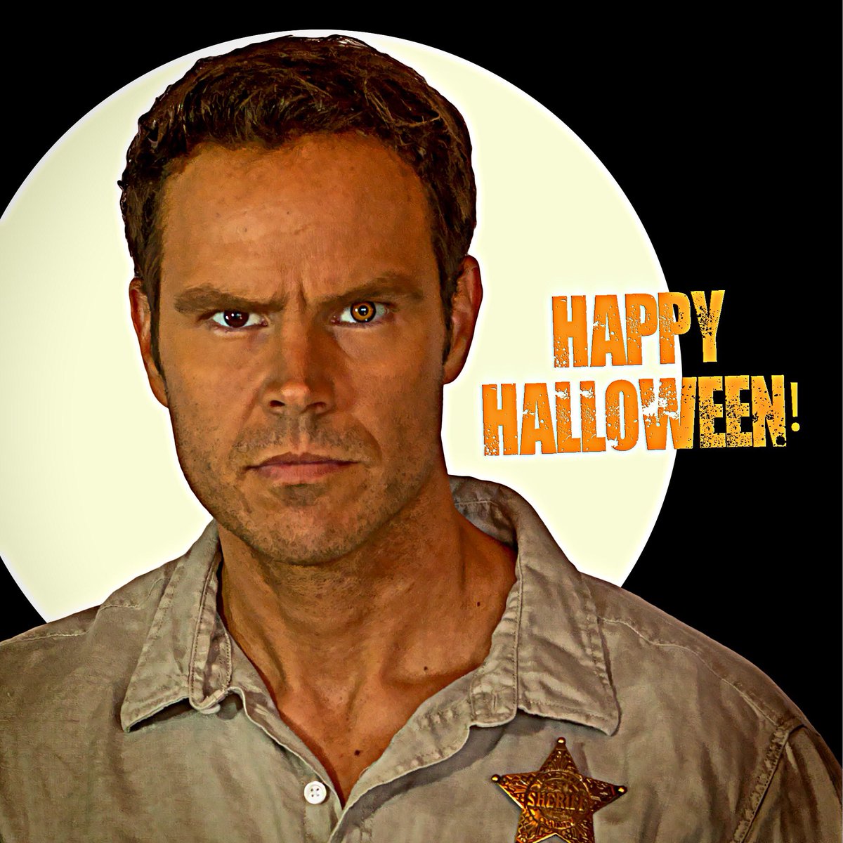 BeauYotty's tweet photo. #HappyHalloween boils and ghouls 🎃 A special treat for our werewolf friends. There’ll be a full moon! Load your silver bullets. There won’t be another full moon on Halloween night until 2039. Watch #DesertWolf on Amazon 🍿
#BlueMoon #werewolf #halloween #lonegunslingerpictures https://t.co/jX4McgwUOH