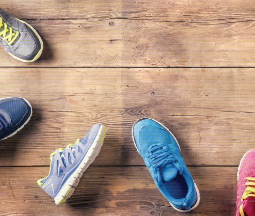 purofondo's tweet photo. LAS ZAPATILLAS... ¿MEJORAN EL DESEMPEÑO DEL CORREDOR?
Según Cristián Sieveking, ultramaratonista y y Experto en Biomecánica del Corredor, la respuesta tiene un "sí" y un "no". Conoce los dos enfoques que expone este experto, además, en calzado deportivo 👉 https://t.co/ui2cCbd9is https://t.co/ClrunBhKhB