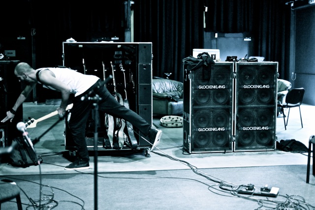 RammlosOficial's tweet photo. Estos ensayos finalizaron con 3 conciertos de prueba los días 27, 29 y 31 de Octubre del 2011.

#Rammstein #MadeInGermany #Tour2011 #Ensayos #RammsteinFans #LIFAD #Community https://t.co/lGPN8RC5An